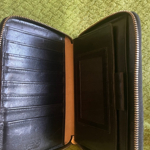 Dooney and Bourke zip along wallet in solid black. - Picture 3 of 12